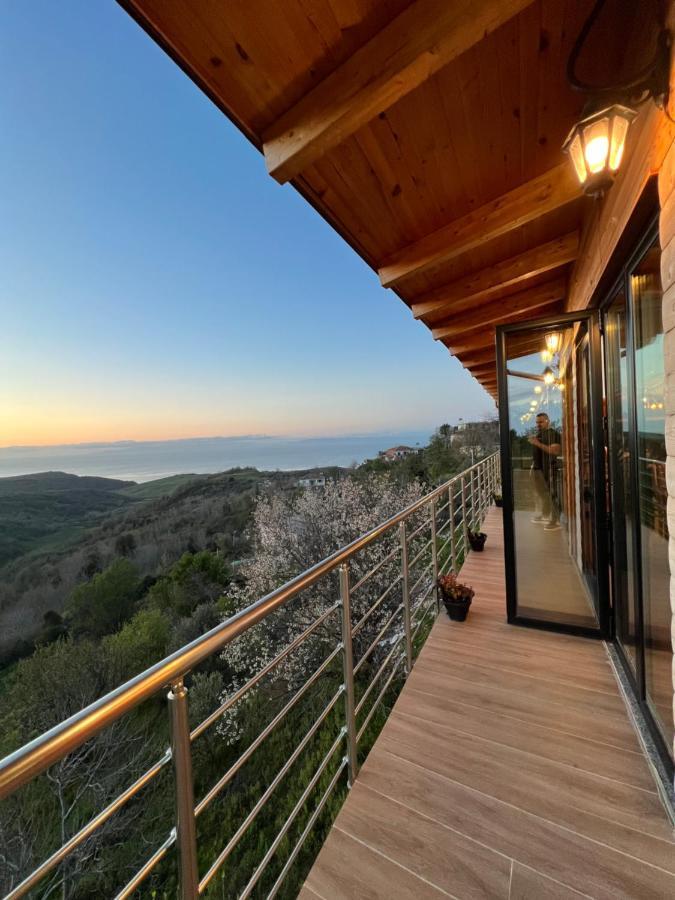 Restorant Hotel Xheni Durrës Eksteriør billede