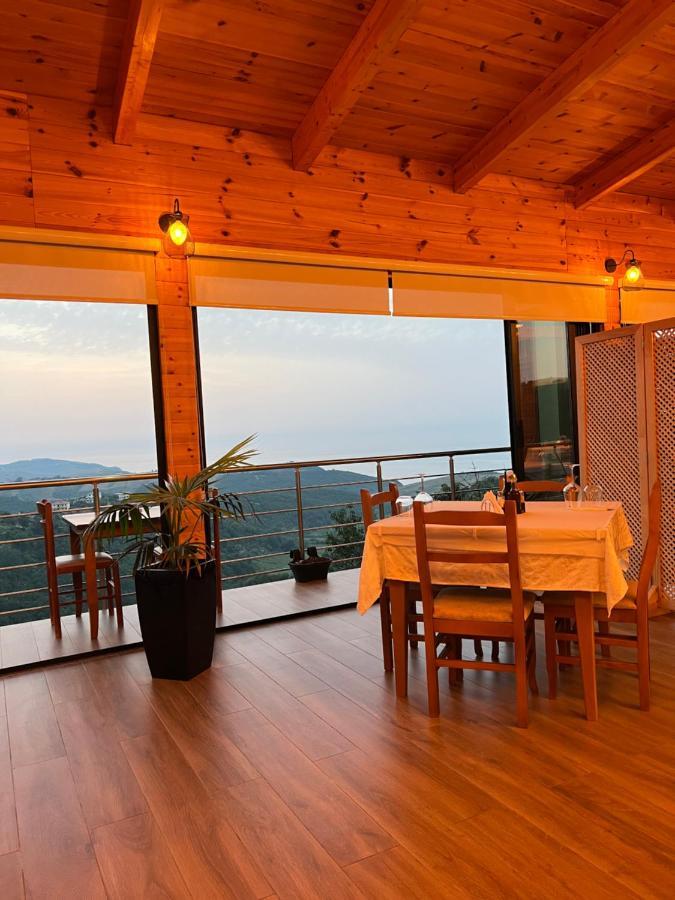 Restorant Hotel Xheni Durrës Eksteriør billede