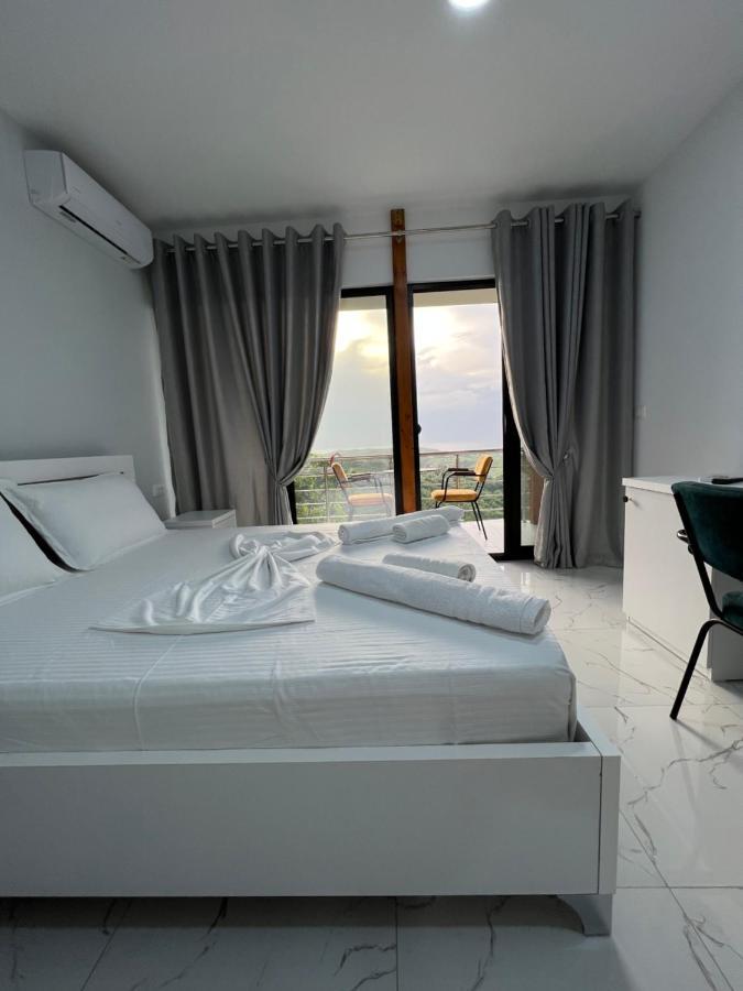 Restorant Hotel Xheni Durrës Eksteriør billede