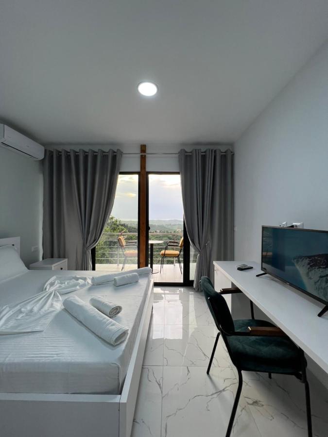 Restorant Hotel Xheni Durrës Eksteriør billede