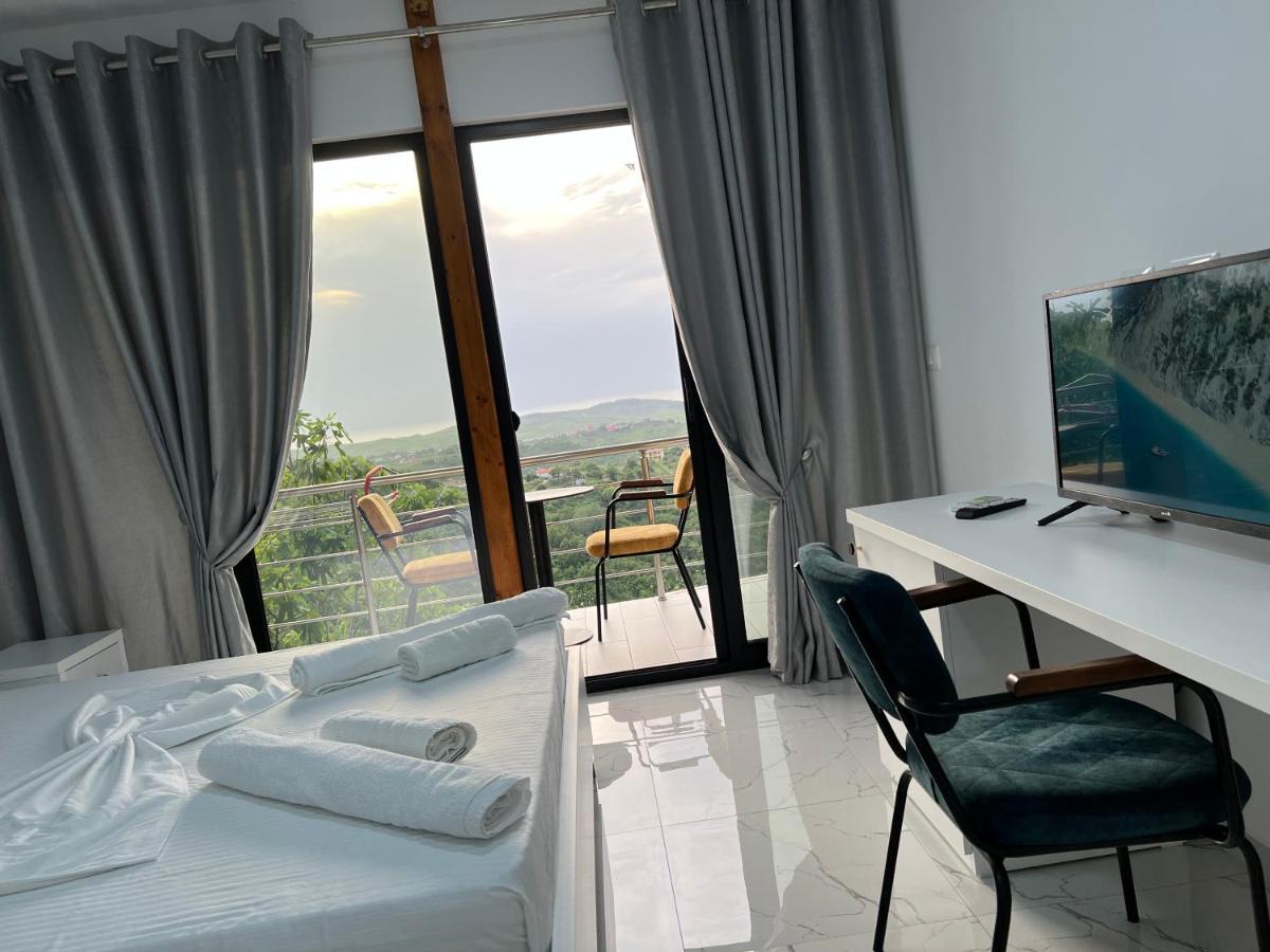 Restorant Hotel Xheni Durrës Eksteriør billede
